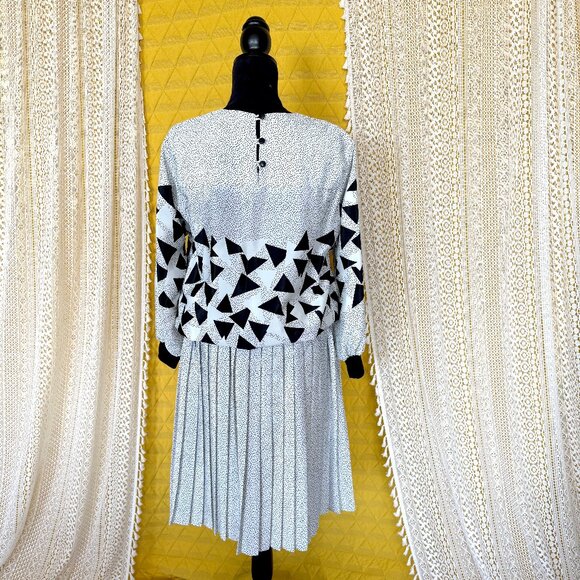 Vintage 70s Union Made 2-Piece Black & White Pleated Dress Set by REO Originals - Picture 5 of 9